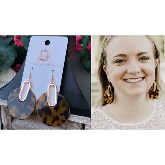 Tortoise Shell Acrylic Earrings - Picture 2 of 3